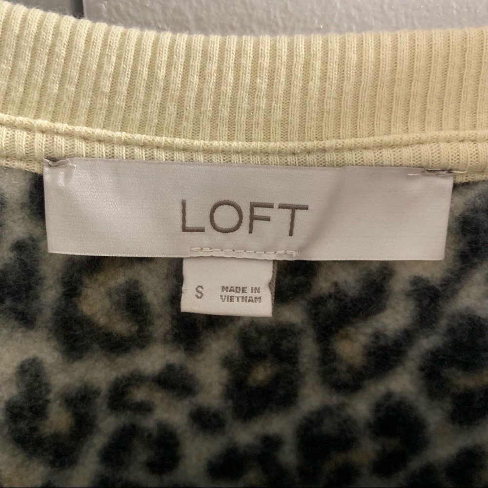 Loft sweater long sleeves Animal print size small - Picture 4 of 7